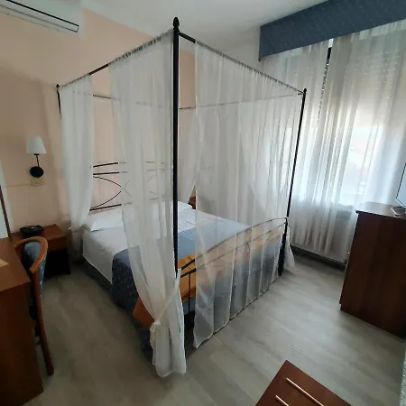 Perla Hotel 3*
