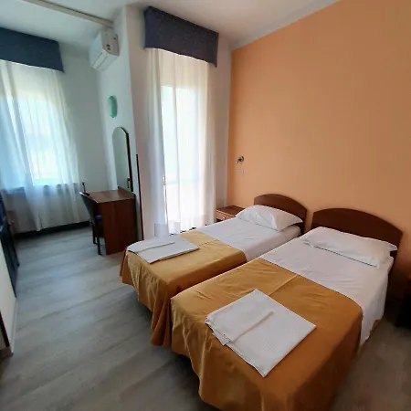 Perla Hotel 3*